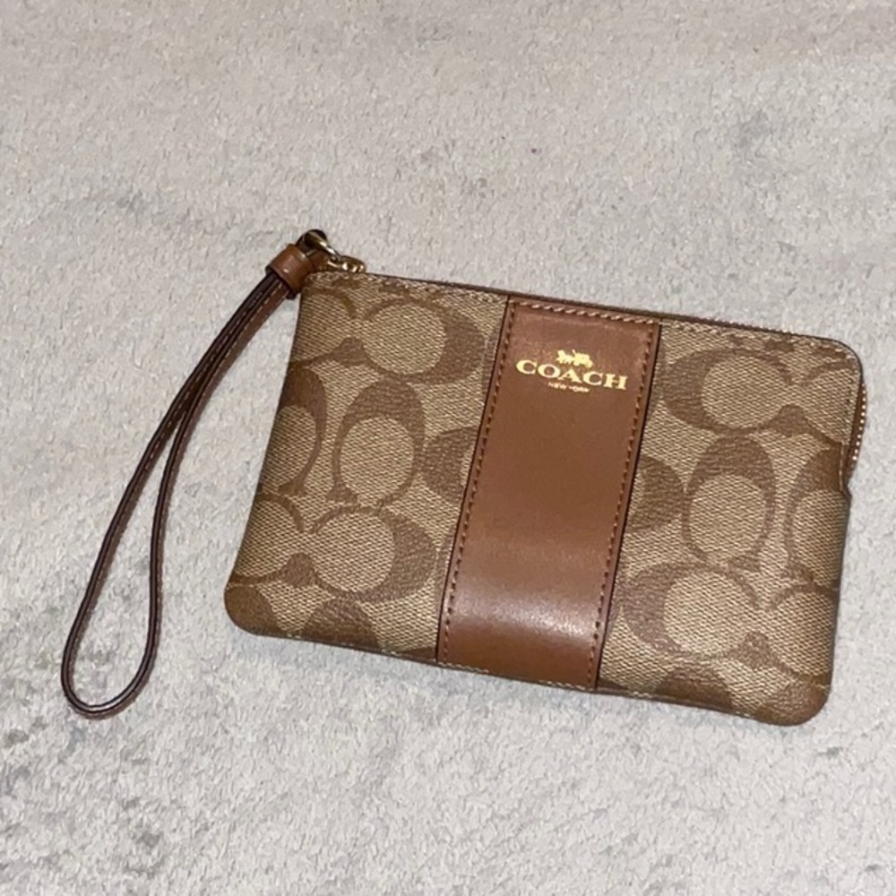 Coach Corner Zip Wrislet